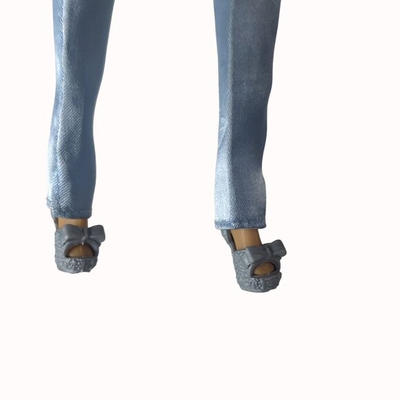 2005 City Style Asian Barbie Doll J0571 Redressed In Chic Top Shiny Pants - Picture 7 of 7